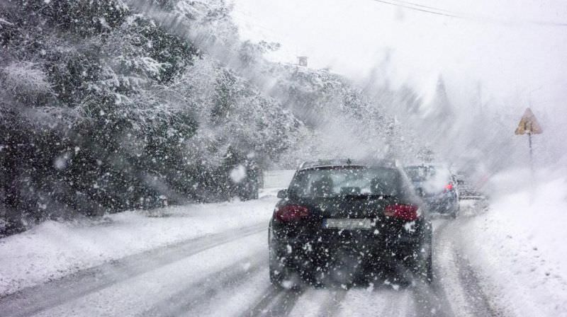 prima ninsoare din românia - mașini înzăpezite și probleme în mai multe județe