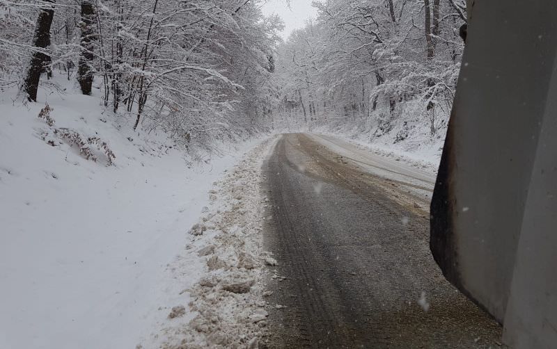 zeci de utilaje de deszăpezire pe șoselele județene. starea drumurilor