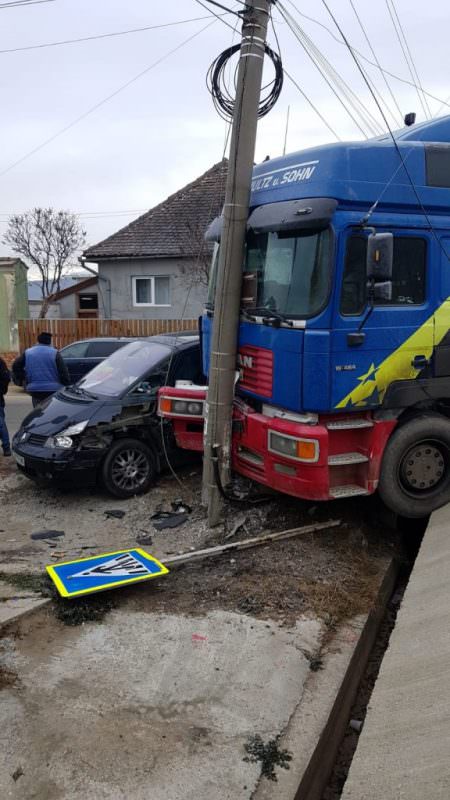 foto trafic blocat pe dn1 la săcel