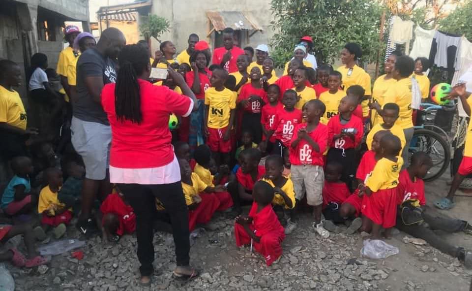 video foto gest impresionant al unui jucător de la fc hermannstadt - a donat bani și bunuri pentru copiii orfani din zambia