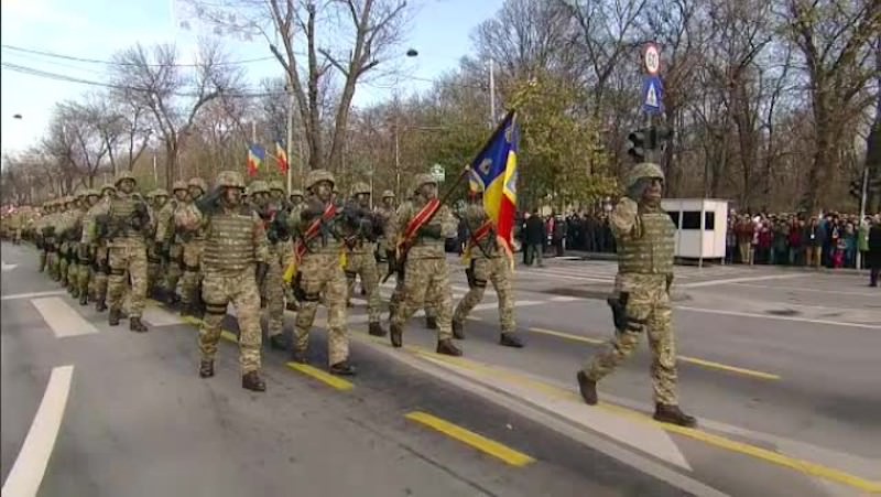 video - foto paradă militară impresionantă la arcul de triumf - jandarmii, huiduiți de spectatori