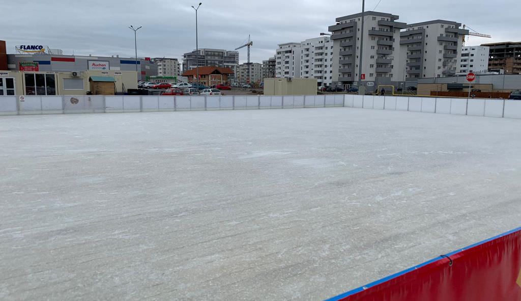 s-a deschis cel mai mare patinoar din zona sibiului – în parcare la shopping city sibiu