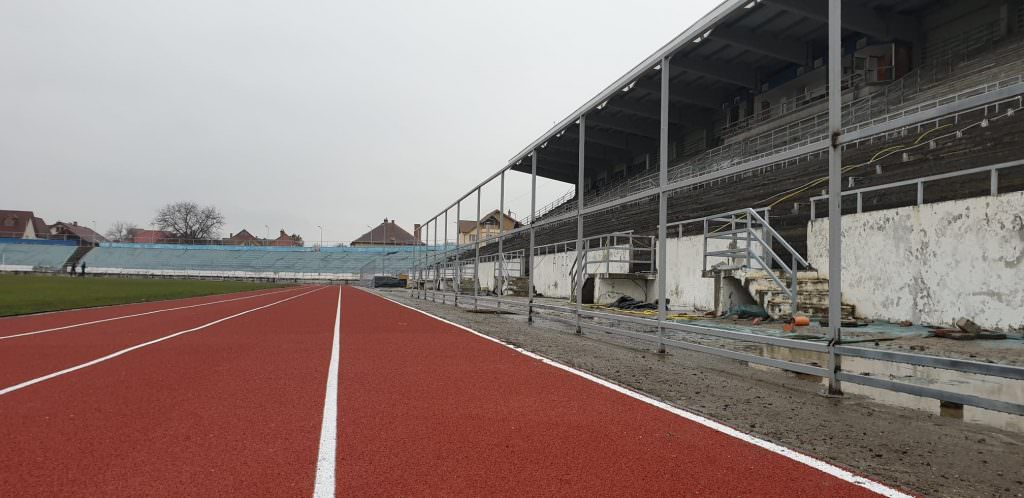video foto reportaj - lucrările de la stadionul municipal – cu viteza melcului spre deloc...