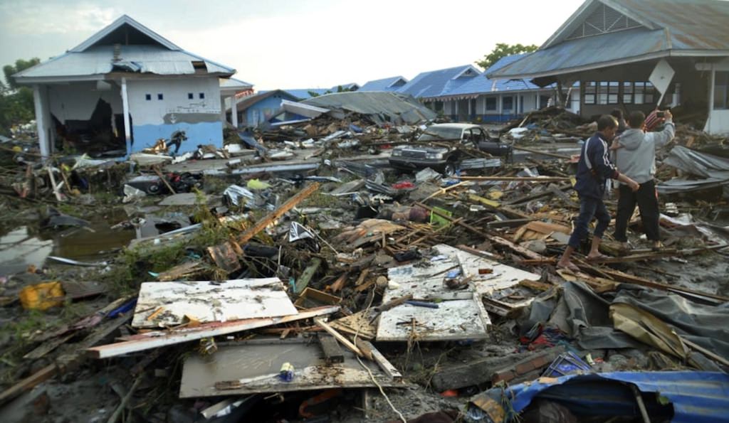 video aproape 170 de oameni morți în urma unui tsunami ce a avut loc în indonezia