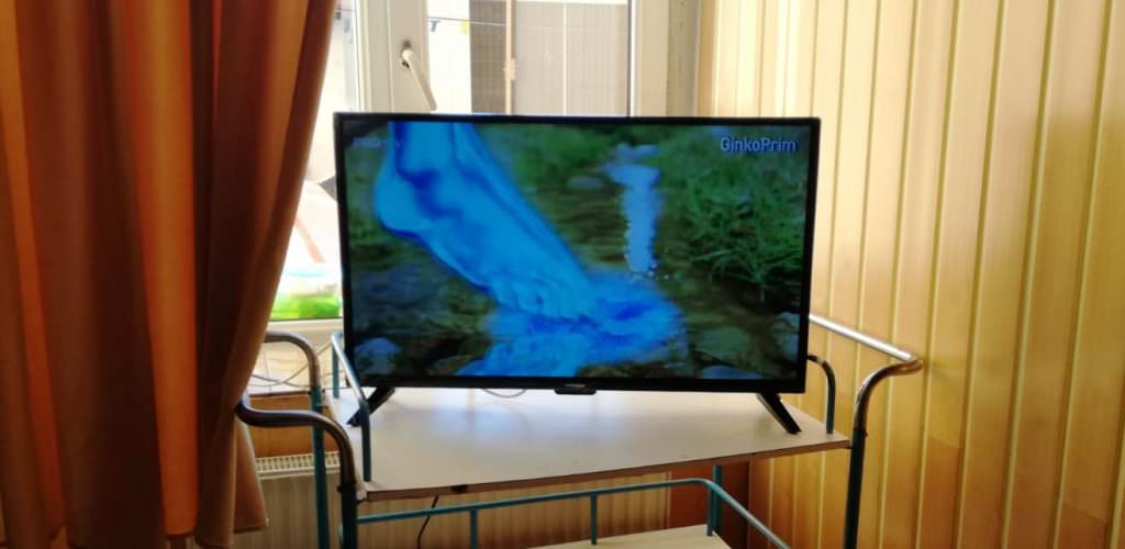 foto cadou de moș nicolae - televizoare noi la spitalul județean din sibiu