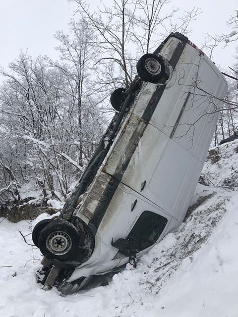 FOTO Accident ca în filme cu final fericit, la Porumbacu de Sus