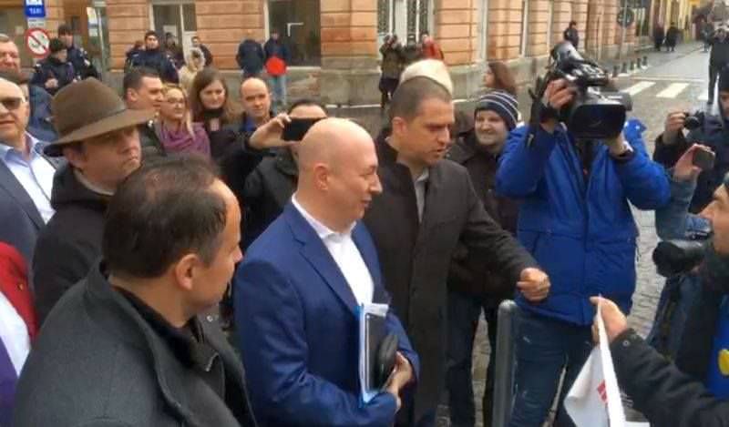 video după ce a fost huiduit la sibiu, codrin ștefănescu a fost hulit și în brașov