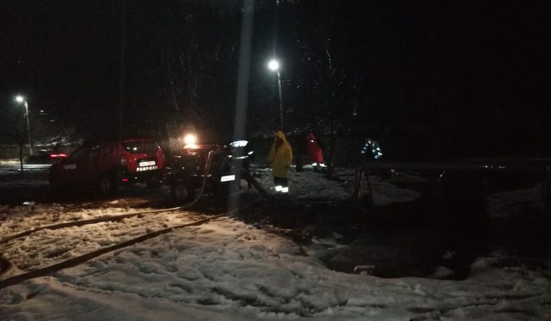 VIDEO FOTO Valea Oltului, în continuare inundată. Se circulă greu