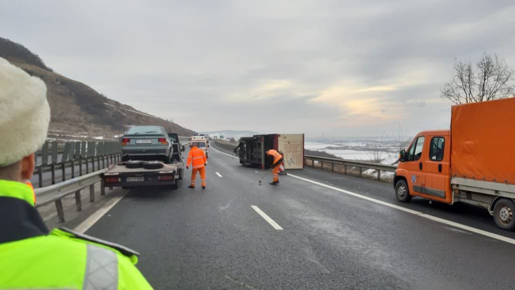 update foto accident pe a1 la săliște - se circulă pe o bandă