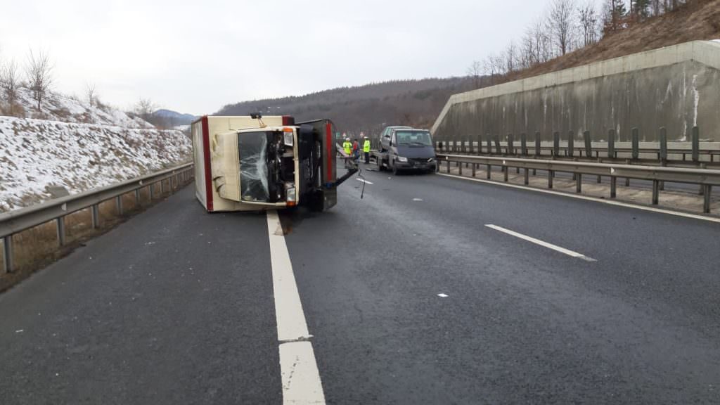 update foto accident pe a1 la săliște - se circulă pe o bandă