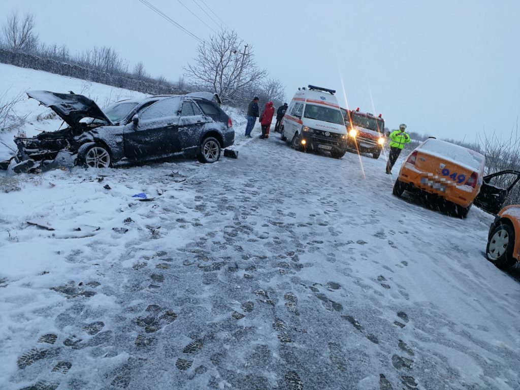 foto accident cu doi răniți la ieșire din cristian spre orlat