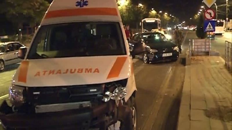 ambulanță care venea spre sibiu implicată într-un accident în gorj