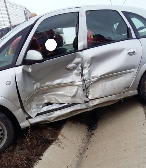 update foto – accident la intersecția drumul hoților - dn7h. o femeie este rănită