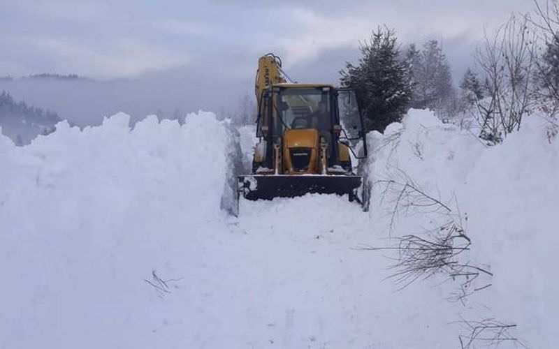 video foto vreme severă în 11 județe - orașe acoperite de zăpadă și drumuri blocate