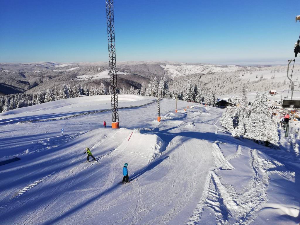 foto arena platoș sună adunarea pentru toți copiii - va fi un mega eveniment