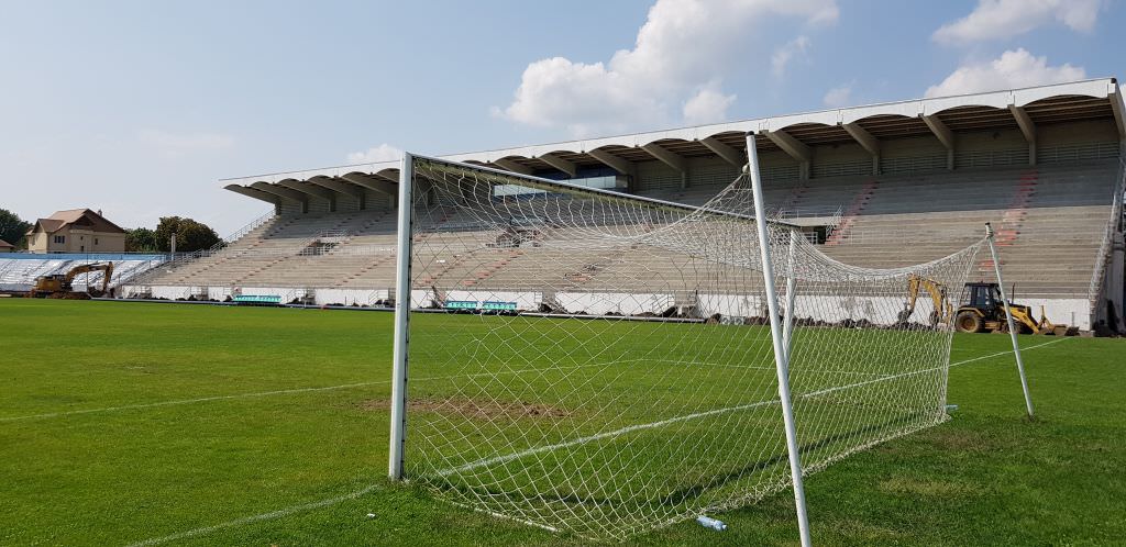înghesuială pentru schimbarea gazonului pe stadionul municipal - cinci oferte depuse