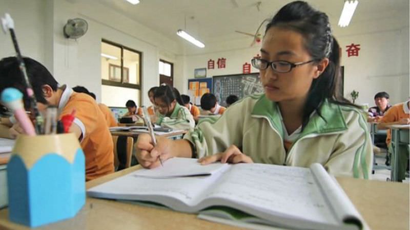 țara în care monitorizarea e la maxim - elevii au uniformă cu gps