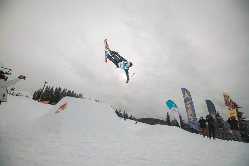 foto distracție mare la păltiniș – cei mai spectaculoși snowboarderi și schiori se întrec la platoș