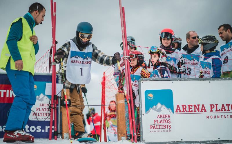 Weekend-ul familiilor la Arena Platos cu întreceri de ski și săniuțe