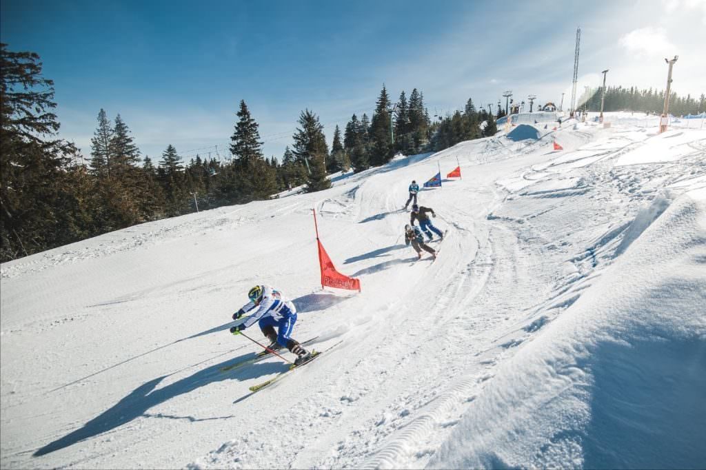 foto s-a dat startul distracției la platoș - spectacol pe schiuri, snowboard și biciclete