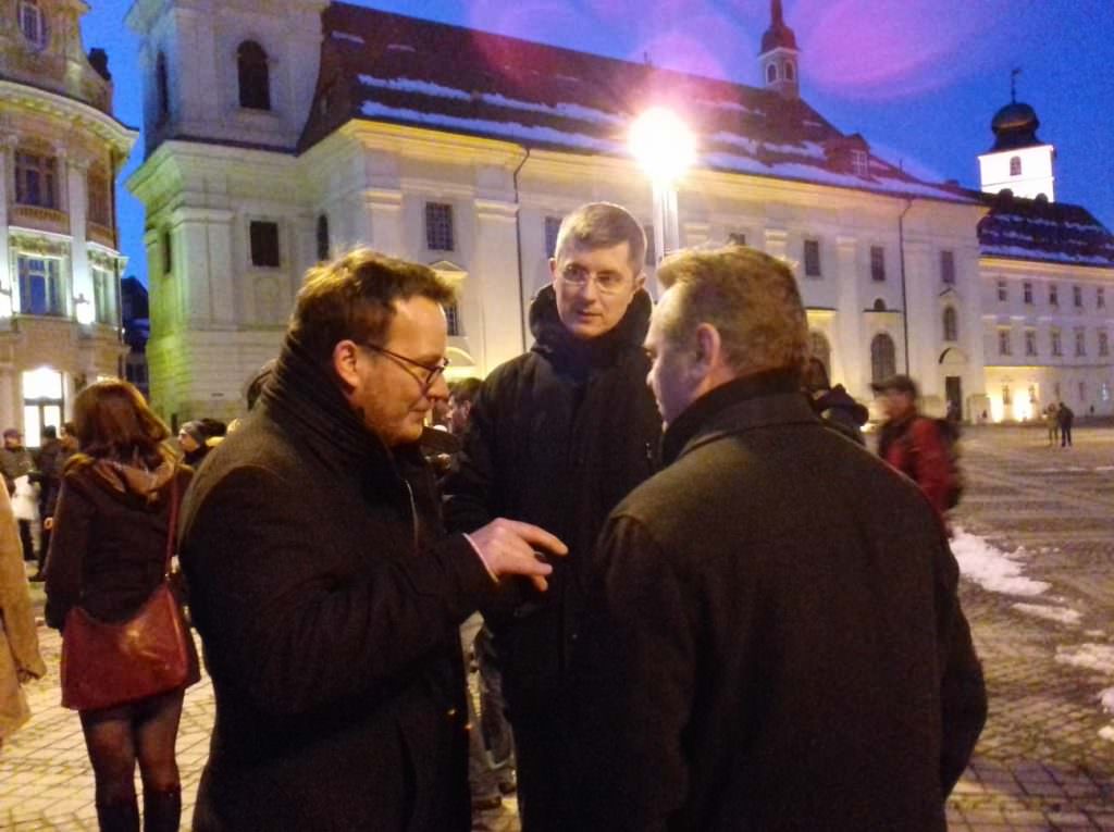 update video foto peste 1.000 de oameni protestează la sibiu pentru kovesi