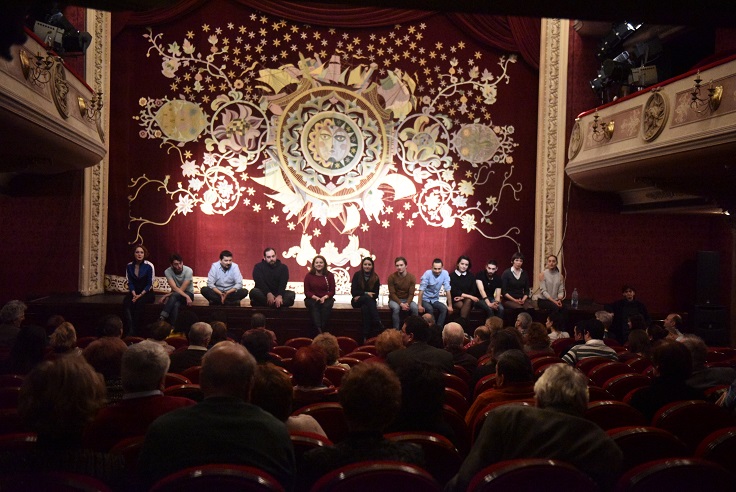 foto actorii sibieni aplaudați la scenă deschisă în șapte orașe cu spectacolul „perfect compus”