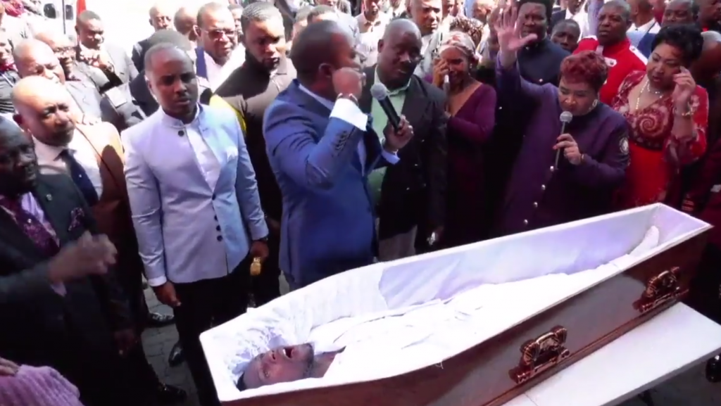 video - un preot învie un bărbat din morți. clipul este deja viral