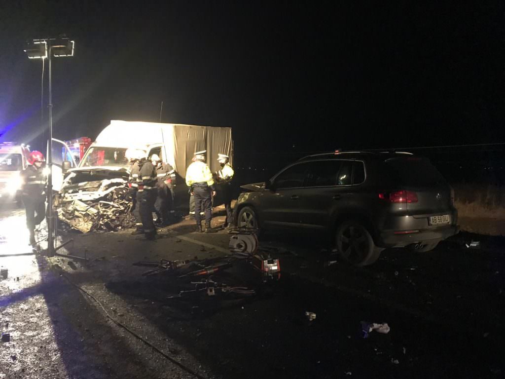 update video foto doi morți și trei persoane rănite într-un accident grav la dumbrăveni