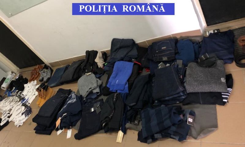 sute de haine de firmă contrafăcute, confiscate de poliție în târgul obor. prejudiciu depășește 10.000 de euro