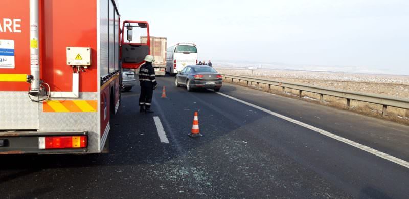 foto accident pe autostrada sibiu - sebeș. mașina în parapet