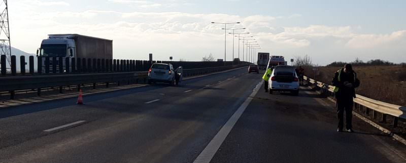 FOTO Accident pe autostrada Sibiu Orăștie - Femeie rănită din cauza unui șofer neatent