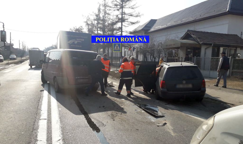 foto – accident între rm. vâlcea și sibiu pe dn7. trei mașini implicate