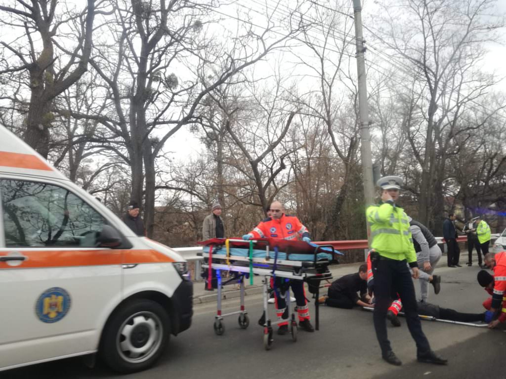 pieton lovit de o mașină pe trecere în față la bazinul olimpia - a ajuns la spital