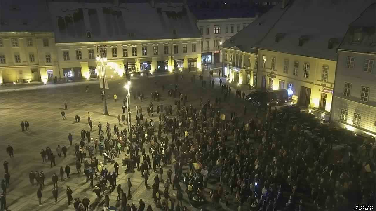 video foto - protest de amploare la sibiu - peste 4.000 de oameni strigă: ''sibiu! trezește-te!''