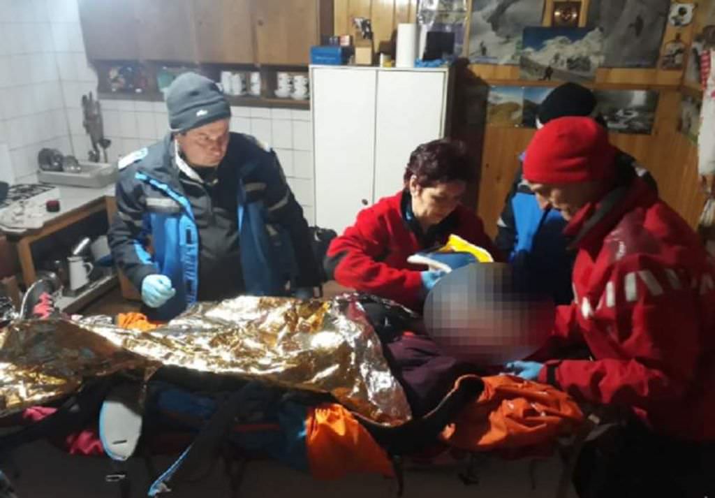 doi alpiniști au căzut într-o râpă pe valea sâmbetei - sunt grav răniți