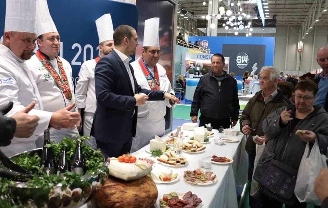 foto programul sibiu - regiune gastronomică europeană promovat la târgul de turism al româniei