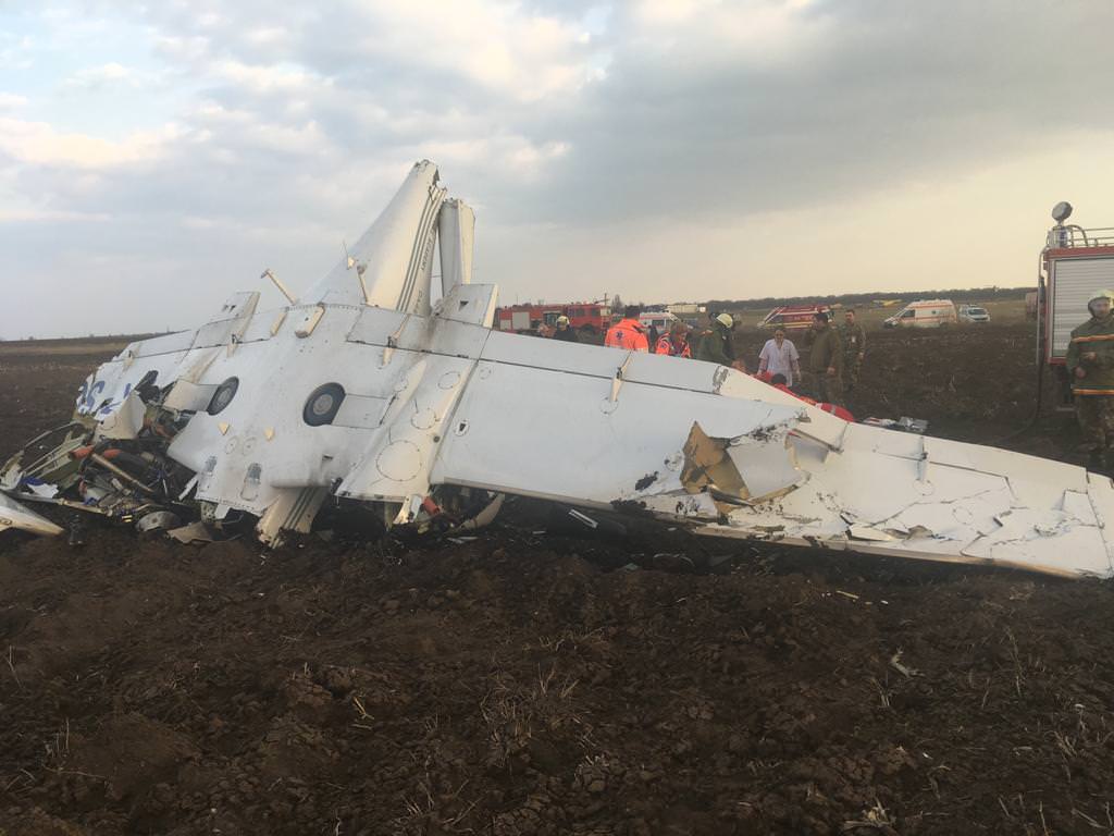 video foto avion de mici dimensiuni prăbușit la tuzla - copilotul a murit