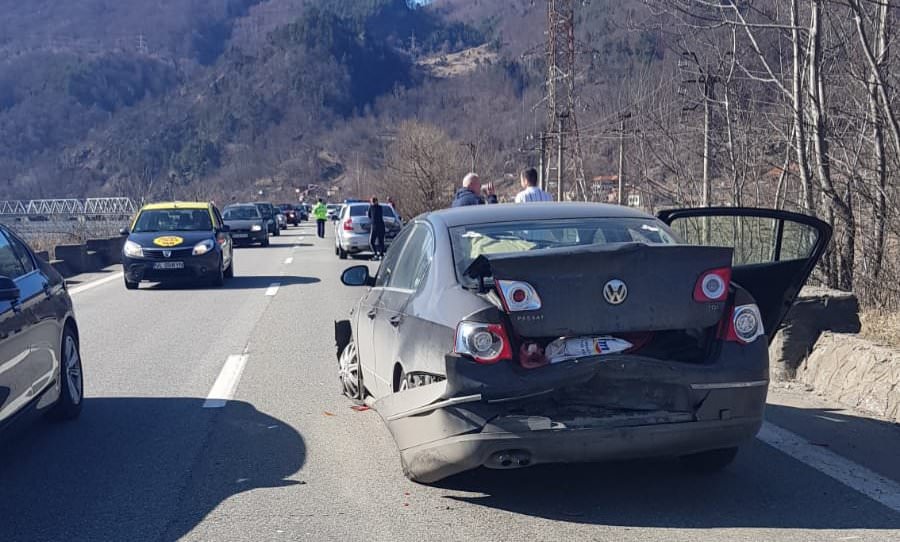 foto accident pe valea oltului cu cinci mașini implicate