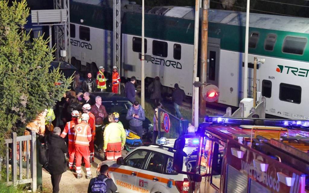 foto - accident feroviar produs în nordul italiei - peste cincizeci de persoane rănite