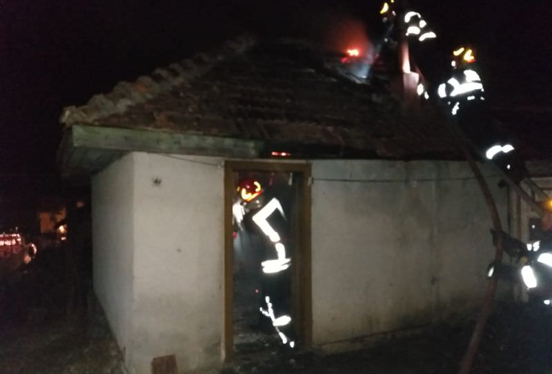 foto incendiu la tălmaciu. un bărbat a decedat