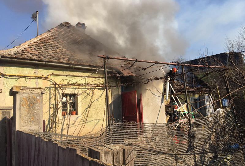 update foto casă în flăcări la șura mare