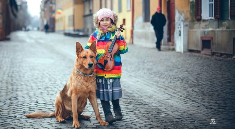 violonistă de 10 ani, în concert la biserica evanghelică din sibiu