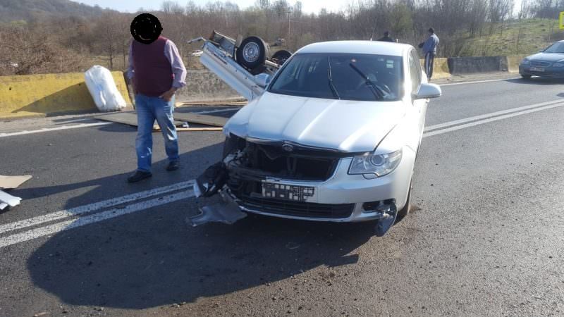 update foto accident cu două mașini pe dn1 între veștem și avrig