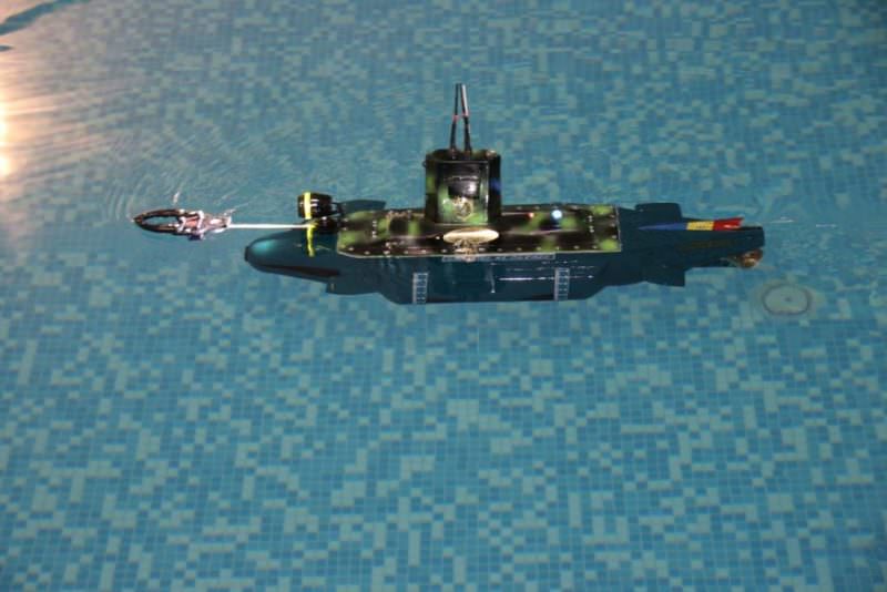 foto o studentă din sibiu a inventat un submarin care poate distruge muniţie neexplodată, fără echipaj la bord