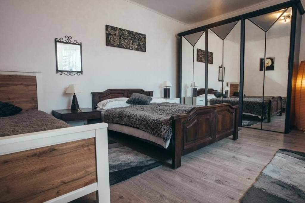 cele mai luxoase apartamente de închiriat din sibiu de pe airbnb și booking