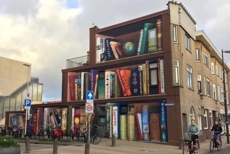 foto artă stradală – cum arată biblioteca de mărimea unui bloc