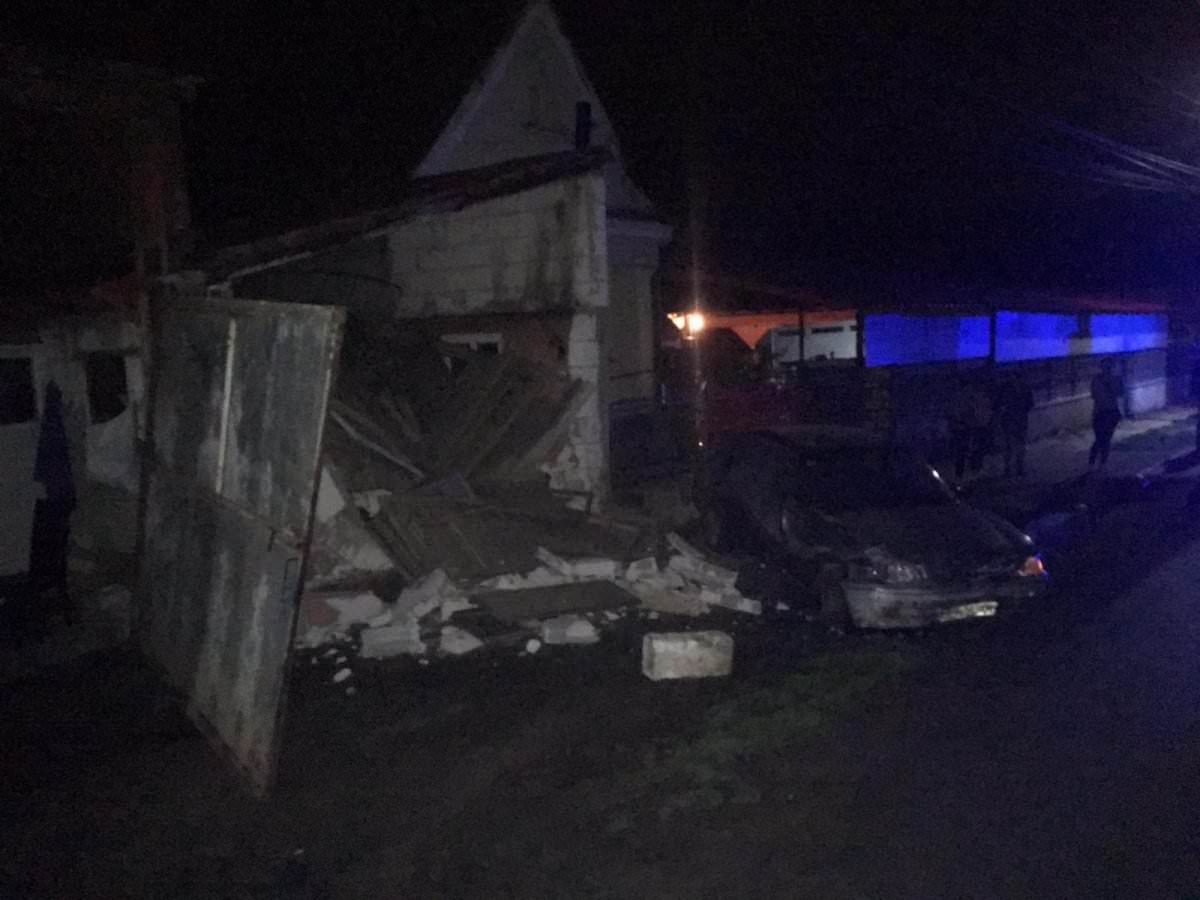 update foto: accident straniu la rusciori - o femeie a fost lovită de mașină în casă - șoferul a fugit