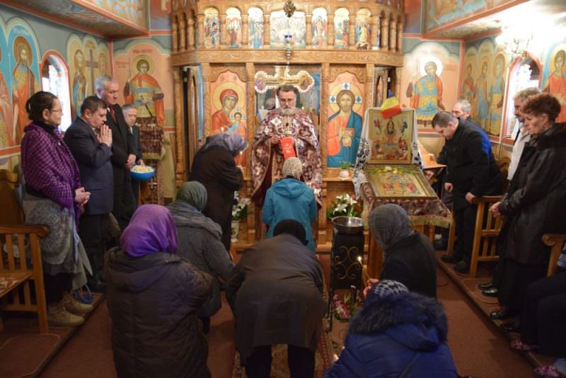 foto preoții bolnavilor din sibiu - părintele lațchescu, cel ce alină suferințele pacienților de la spitalul județean
