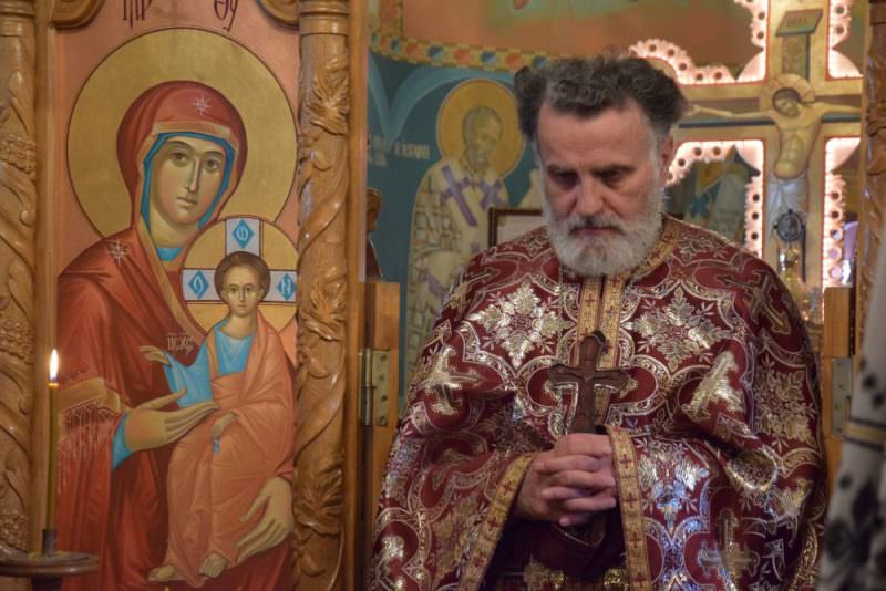 foto preoții bolnavilor din sibiu - părintele lațchescu, cel ce alină suferințele pacienților de la spitalul județean