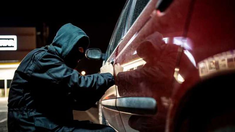 pandemia potolește hoții - mai puține furturi din mașini și locuințe la sibiu